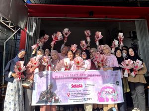 Relawan Ganjar Gelar Pelatihan Membuat Buket Bunga di Pontianak Relawan Ganjar Gelar Pelatihan Membuat Buket Bunga di Pontianak