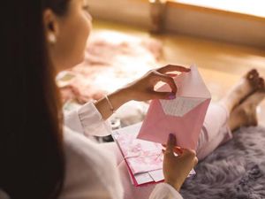 6 Contoh Surat untuk Sahabat Menyentuh Hati dan Cara Membuatnya