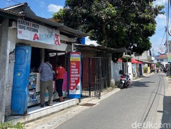 Fenomena Emak di Kampung Inggris Pare Kediri Paksa Cah Kursus Beli Bolpoin