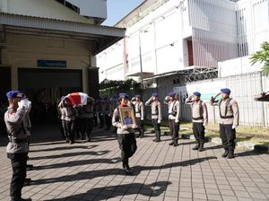 Polisi Asal Bali Tewas Setelah Kapalnya Tabrak Tongkang di Selat Madura Polisi Asal Bali Tewas Setelah Kapalnya Tabrak Tongkang di Selat Madura