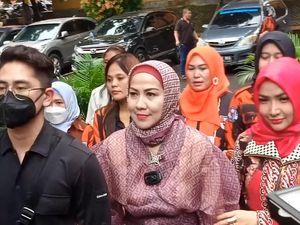 Momen Pertemuan Venna Melinda dengan Keluarga Ferry di PA Jaksel Momen Pertemuan Venna Melinda dengan Keluarga Ferry di PA Jaksel
