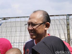 Kala Waketu DPRD Kota Bandung Keringatan Bareng Legenda Persib Kala Waketu DPRD Kota Bandung Keringatan Bareng Legenda Persib