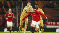 Dikenal punya kecepatan dan skill oke, Garnacho pun cukup merepotkan barisan belakang Barca. Foto: AP/Dave Thompson
