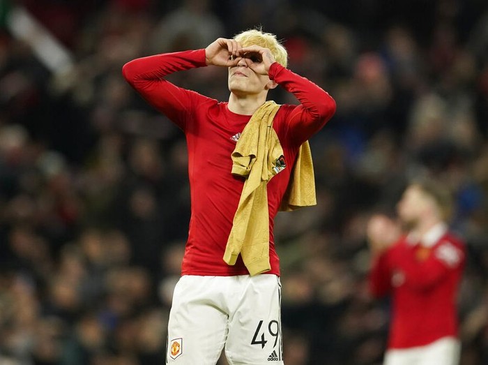Manchester United's Alejandro Garnacho celebrates at the end of the Europa League playoff second leg soccer match between Manchester United and Barcelona at Old Trafford stadium in Manchester, England, Thursday, Feb. 23, 2023. Manchester United won 2-1. (AP Photo/Dave Thompson)
