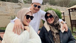 7 Momen Kebersamaan Putra Arifin Ilham dan Ibunya yang Nikah Lagi