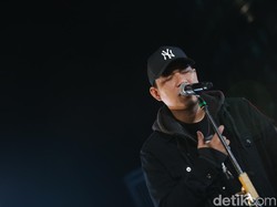 Chord dan Lirik Lagu Pergi Pagi Pulang Pagi oleh Armada