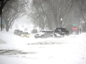 Badai Musim Dingin Bikin Jalanan AS Memutih Tertutup Salju