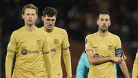 Total dari delapan penampilan (enam di Liga Champions dan dua di playoff Liga Europa), Barca kebobolan 16 kali alias dua gol per laga! (AP)