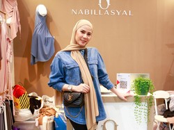 Rehat dari Dunia Hiburan Gegara Hamil, Cynthia Ramlan Ketagihan Bisnis Hijab