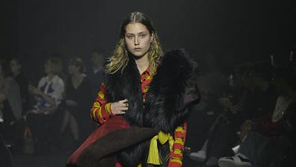 10 Koleksi Busana Burberry Fall/Winter 2023