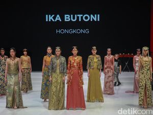 10 Koleksi Batik Ecoprint Ramah Lingkungan di Indonesia Fashion Week 2023 10 Koleksi Batik Ecoprint Ramah Lingkungan di Indonesia Fashion Week 2023