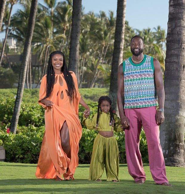 artis hollywood yang memakai surrogate mother