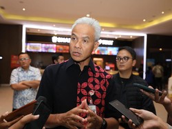 Disentil Gus Mus soal Jalan Rusak di Pantura, Ganjar: Saya Urus