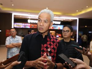 Disentil Gus Mus soal Jalan Rusak di Pantura, Ganjar: Saya Urus Disentil Gus Mus soal Jalan Rusak di Pantura, Ganjar: Saya Urus