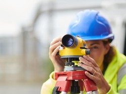 Surveyor Adalah: Tugas, Tanggung Jawab, dan Skill Wajib