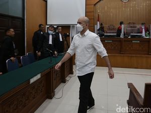 Ayah Baiquni Wibowo Harap Anaknya Diterima Lagi Bertugas di Polri Ayah Baiquni Wibowo Harap Anaknya Diterima Lagi Bertugas di Polri