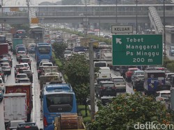 Jam Pulang Kerja, Lalin di Sejumlah Titik di Tol Jakarta Macet