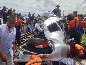 5 Fakta Kecelakaan Kereta Api di Semarang Tewaskan 2 Orang 5 Fakta Kecelakaan Kereta Api di Semarang Tewaskan 2 Orang