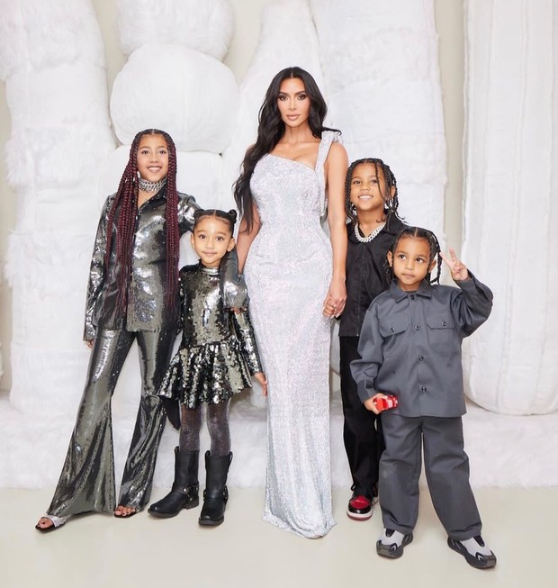 artis hollywood yang memakai surrogate mother