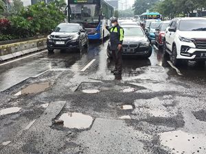 Jl Sudirman Arah HI Ini Rusak Lagi padahal Baru Ditambal 2 Bulan Lalu