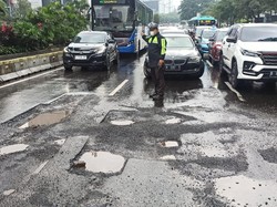 Jl Sudirman Arah HI Ini Rusak Lagi padahal Baru Ditambal 2 Bulan Lalu