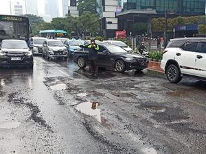 Jl Sudirman Ini Rusak Lagi, Bina Marga DKI: Perbaikan Permanen Bulan Depan