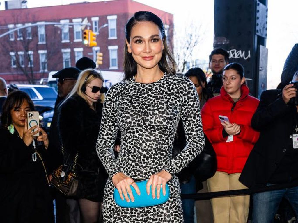 Isi Koper Luna Maya Saat Traveling, 2 Kg untuk Skincare Isi Koper Luna Maya Saat Traveling, 2 Kg untuk Skincare