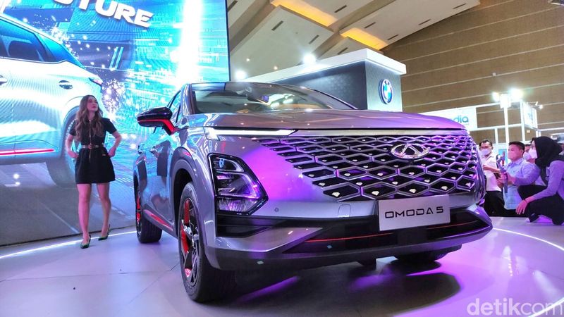 Luna Maya beli Chery Omoda 5.