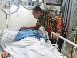 Potret Menag Yaqut Jenguk David di RS: Anak Kader, Anakku Juga!