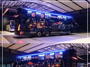 Keren! Mobil1 Luncurkan Bus Double Decker yang di Dalamnya Ada Simulator F1