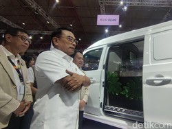 Moeldoko Tanya-tanya soal Mobil Listrik Esemka di IIMS 2023, Mau Beli?