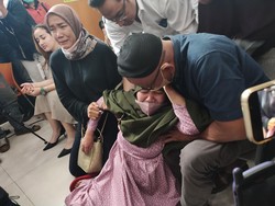 Ortu dan Istri Nangis Usai Dengar AKP Irfan Divonis 10 Bulan Penjara