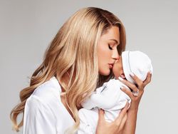 Paris Hilton Ungkap Punya 20 Embrio Beku, Masih Mau Tambah Lagi