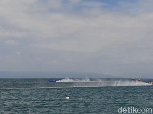 Disaksikan Luhut-Gubsu Edy, Tim Balap F1H2O Mulai Jajal Danau Toba