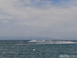 Disaksikan Luhut-Gubsu Edy, Tim Balap F1H2O Mulai Jajal Danau Toba
