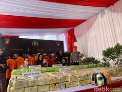 Polri Musnahkan 373 Kg Sabu-705 Pil Ekstasi Hasil Penangkapan 19 Tersangka