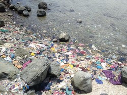 Pantai Leato Gorontalo Disoroti Banyak Sampah, DLH Turun Tangan