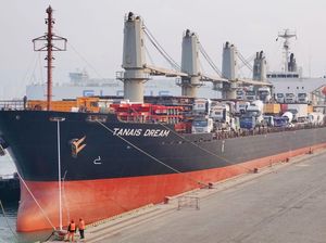 Potret Kapal Sino-Afrika Tanes Dream Berlayar di Pelabuhan China