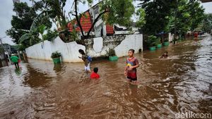 Potret Petogogan yang Kebanjiran Hingga Siang Ini
