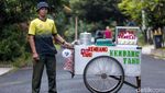 Redupnya Sang Pengadil Lapangan Hijau Nyambi Jualan Kembang Tahu