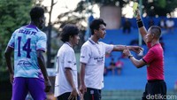 Di tahun yang sama juga ia berhasil mengalahkan 99 peserta wasit lainnya untuk mendapatkan predikat wasit terbaik di bidang praktik saat mengambil lisensi C1 di Semarang.