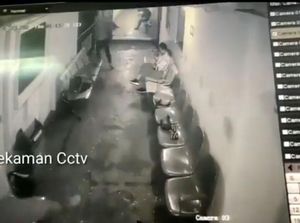 Polisi: Suami Lempar Istri ke Laut dari Kapal Merak-Bakauheni Gangguan Jiwa Polisi: Suami Lempar Istri ke Laut dari Kapal Merak-Bakauheni Gangguan Jiwa