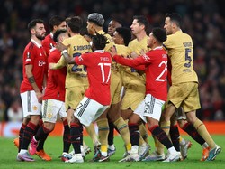 Pertandingan kemudian kembali bergulir, tapi tensi masih tetap tinggi. Di akhir laga, MU menjadi kubu yang tersenyum karena mampu melaju ke babak 16 besar. Reuters/Carl Recine  