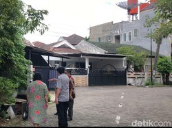 Aksi Sosok Misterius Naik ke Atap Rumah Gemparkan Warga Kutisari Surabaya