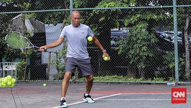 Tintus Arianto Wibowo Tintus Arianto Wibowo peraih medali emas tenis ganda putra Asian Games 1982 bersama Yustedjo Tarik. Tintus juga peraih beragam medali emas SEA Games pada era 1980-an.