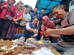 Safari Politik di Lampung, Anies Borong Singkong dan Kacang Tanah