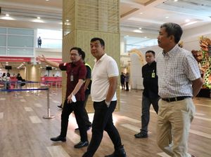 Dirjen Silmy Karim Cek Konter Imigrasi Ngurah Rai, Ngobrol dengan WNA Dirjen Silmy Karim Cek Konter Imigrasi Ngurah Rai, Ngobrol dengan WNA
