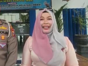 Dinas Pendidikan Tak Beri Sanksi Suami-Emak-emak Nge-vlog dari Sunroof Mobil Dinas Pendidikan Tak Beri Sanksi Suami-Emak-emak Nge-vlog dari Sunroof Mobil