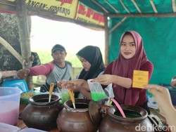 Sluurp! Manis Legit Dawet Pinggir Sawah Semanis Paras Ayu Penjualnya