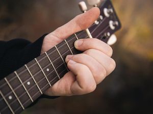 20 Chord dan Lirik Lagu Indonesia Buat Nongkrong 20 Chord dan Lirik Lagu Indonesia Buat Nongkrong